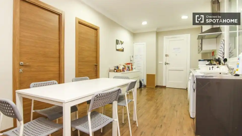 Comedor de Piso para compartir en Valencia con Aire acondicionado, Calefacción y Amueblado