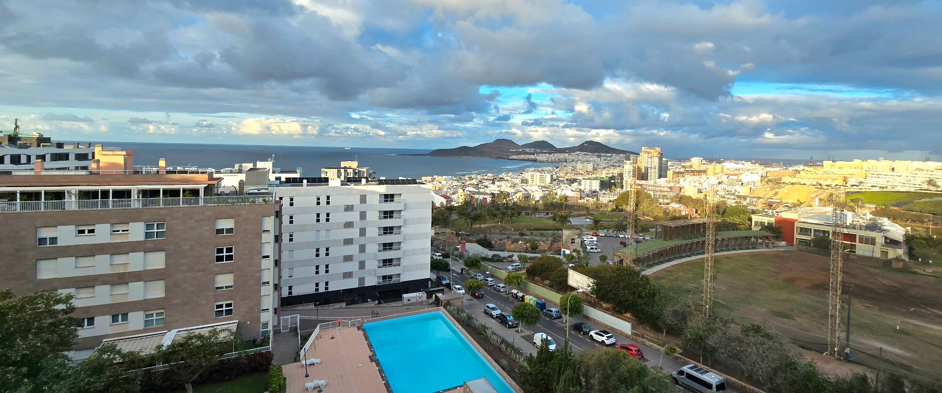 Exterior view of Flat to rent in Las Palmas de Gran Canaria  with Air Conditioner, Oven and Community pool