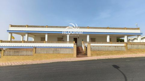 Hostal en parcela independiente con uso residencial y hotelero.