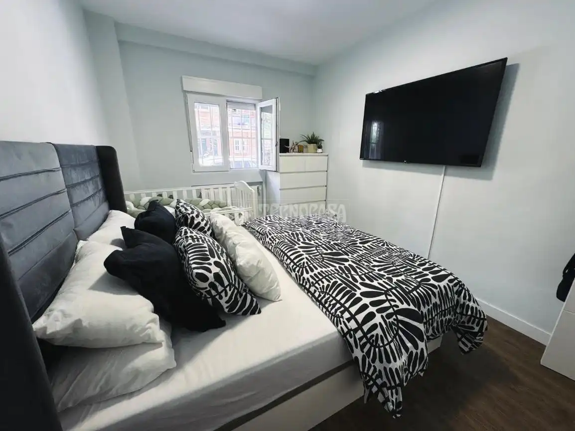 Bedroom of Flat for sale in Madrid  with Air Conditioner and Heating