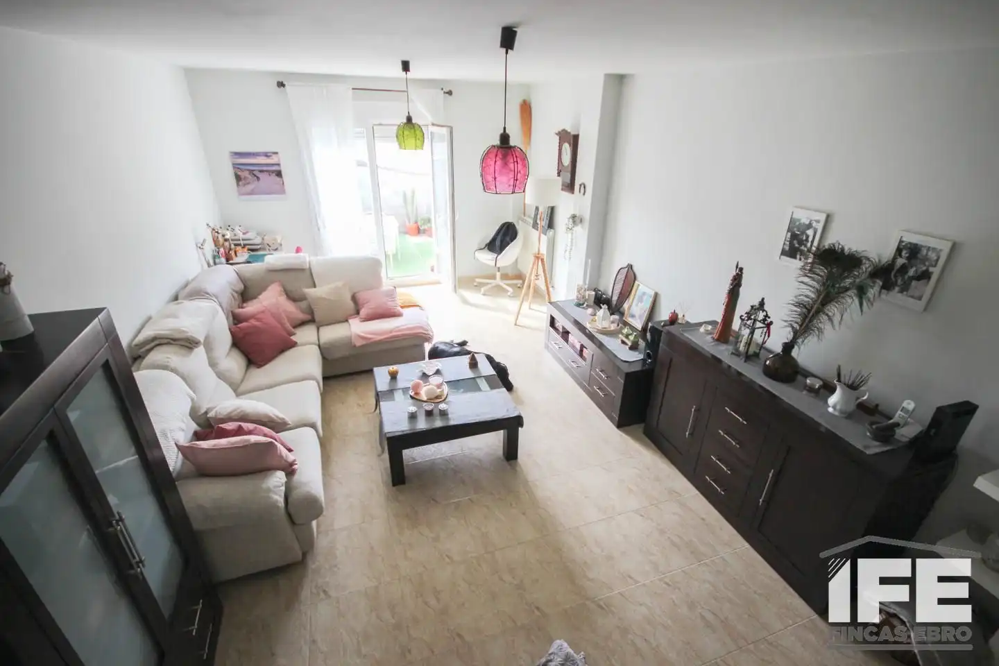 Wohnzimmer von Einfamilien-Reihenhaus zum Verkauf in Castejón (Navarra) mit Klimaanlage, Heizung und Privatgarten