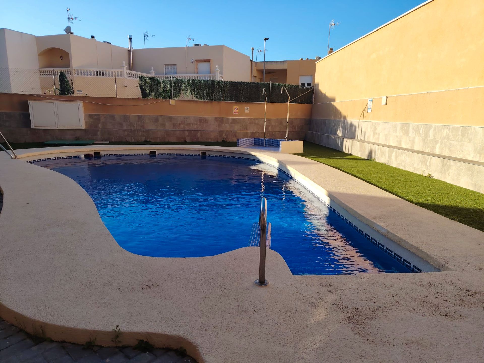 Piscina de Piso en venta en Roquetas de Mar con Amueblado y Piscina comunitaria