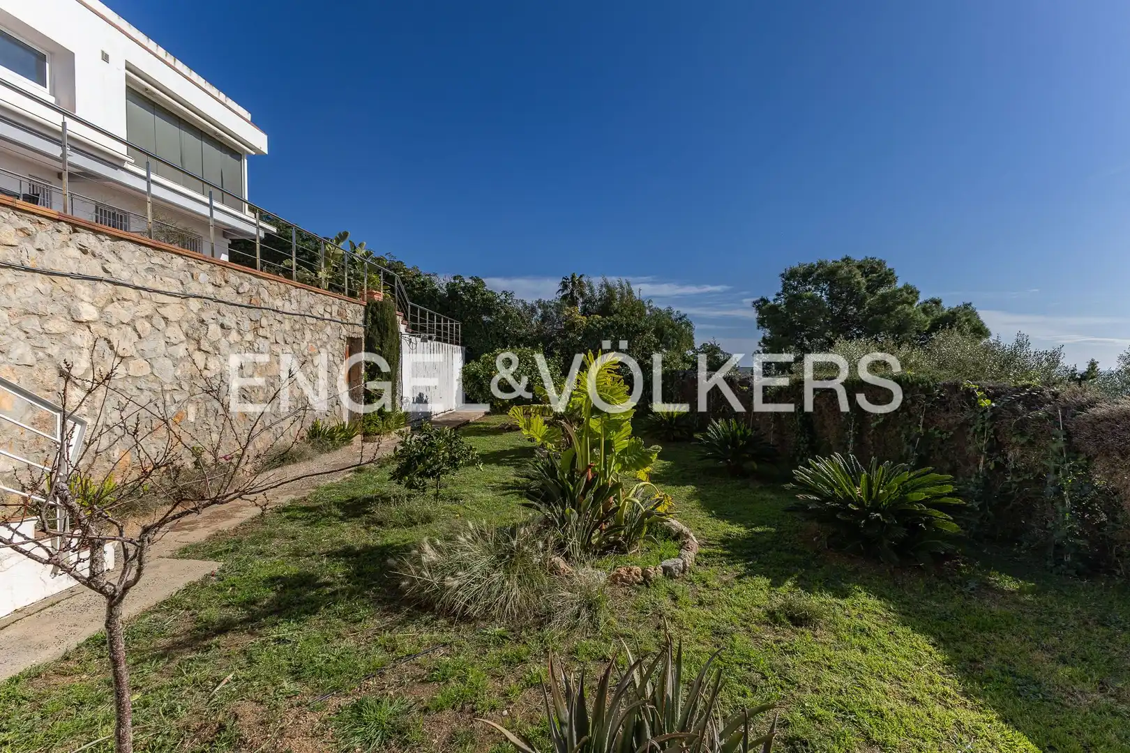 Vista exterior de Casa o xalet en venda en Sitges amb Aire condicionat, Calefacció i Jardí privat