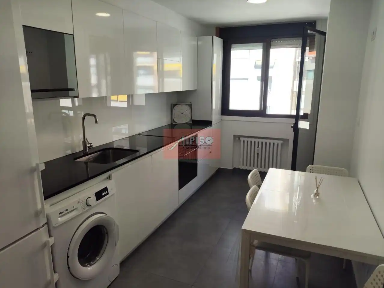 Kitchen of Flat for rent in Ourense Capital   with Air Conditioner, Heating and Parquet flooring