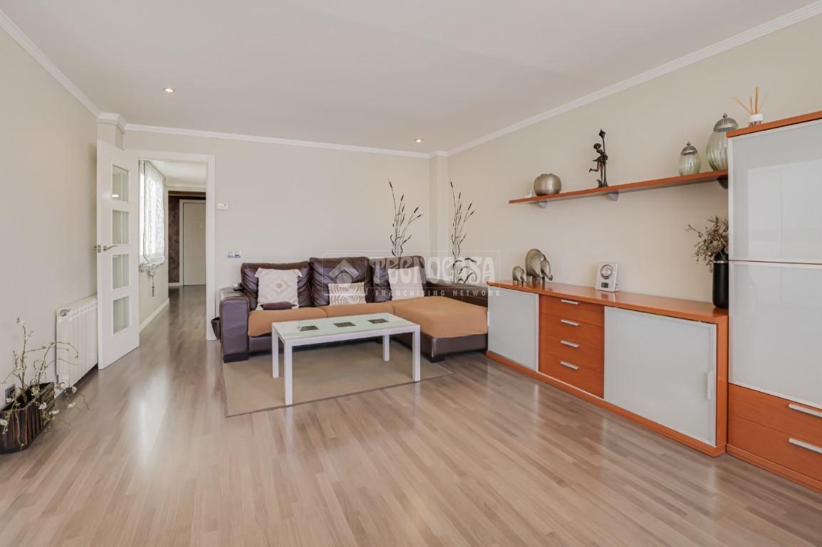 Living room of Flat for sale in Sant Boi de Llobregat  with Air Conditioner, Heating and Parquet flooring
