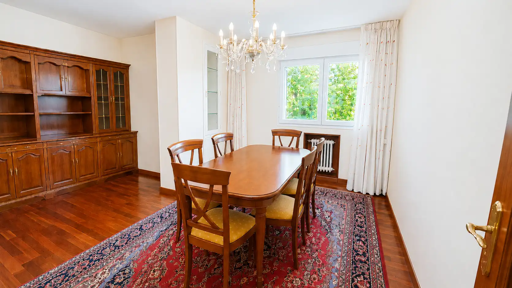 Comedor de Piso en venta en Vigo  con Calefacción, Parquet y Amueblado