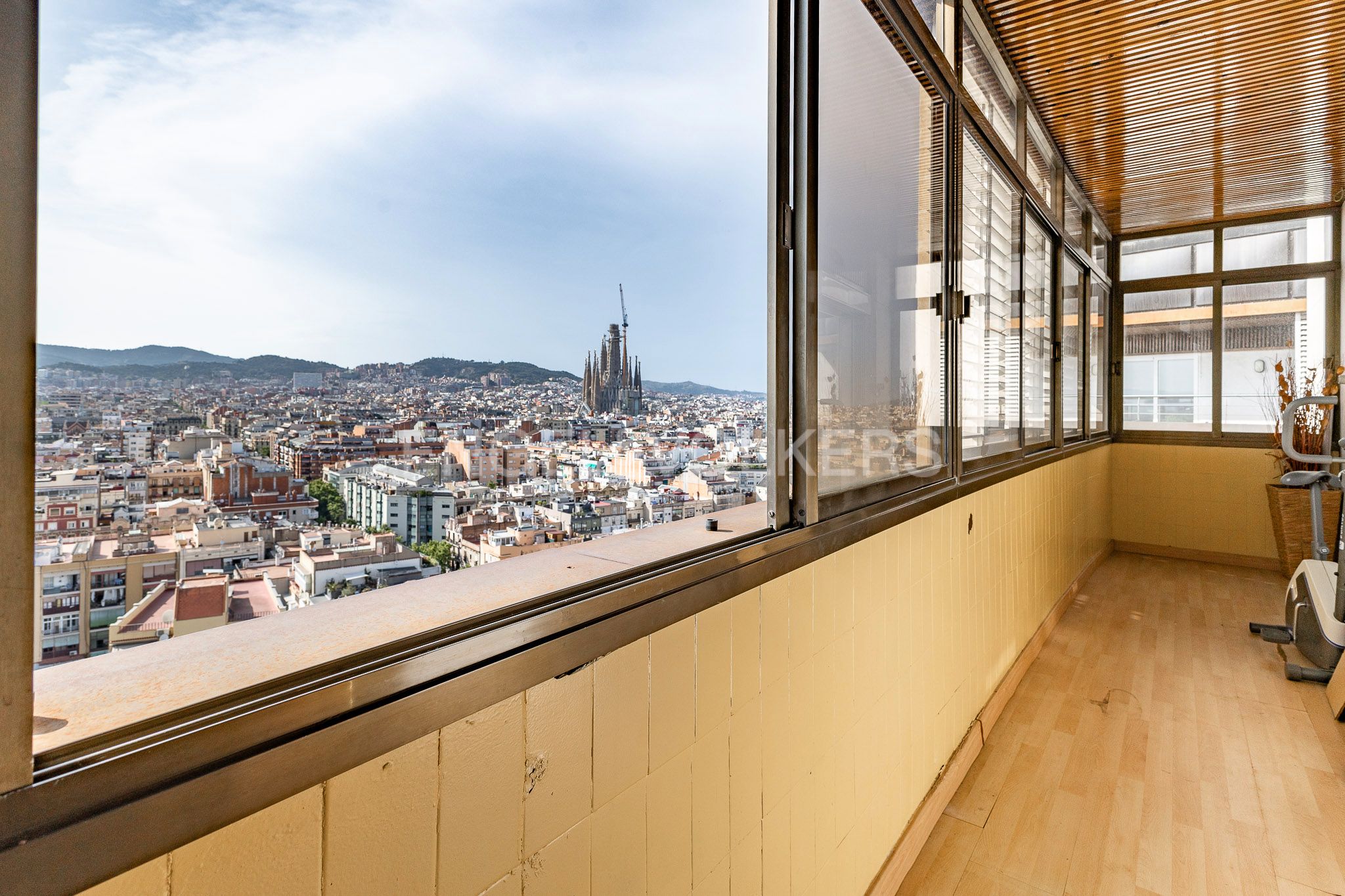 Exterior view of Attic for sale in  Barcelona Capital  with Air Conditioner, Heating and Parquet flooring