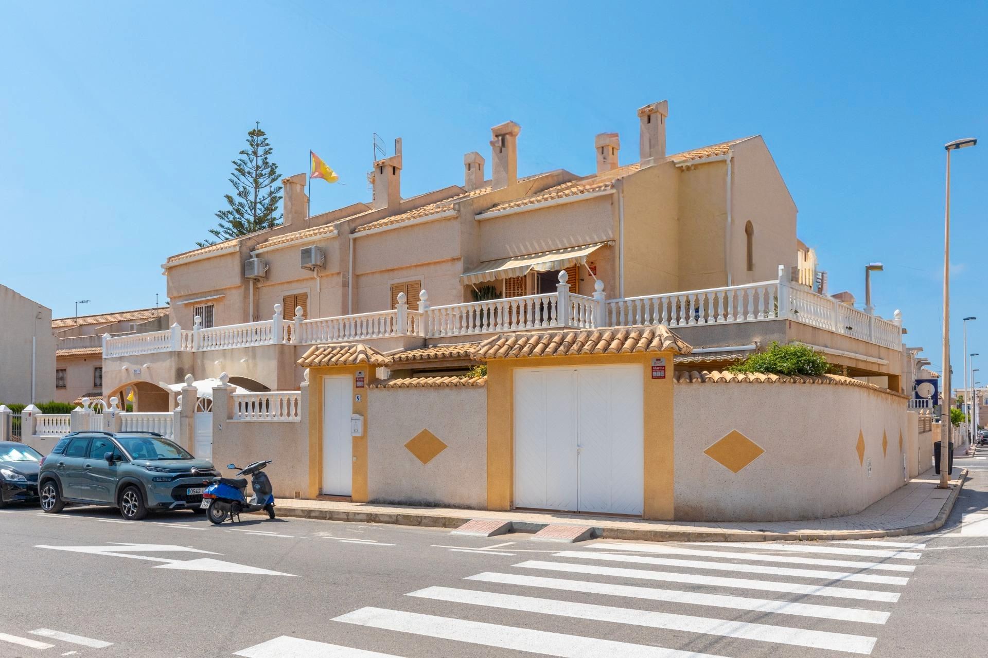 Exterior view of House or chalet for sale in Torrevieja  with Air Conditioner, Heating and Private garden