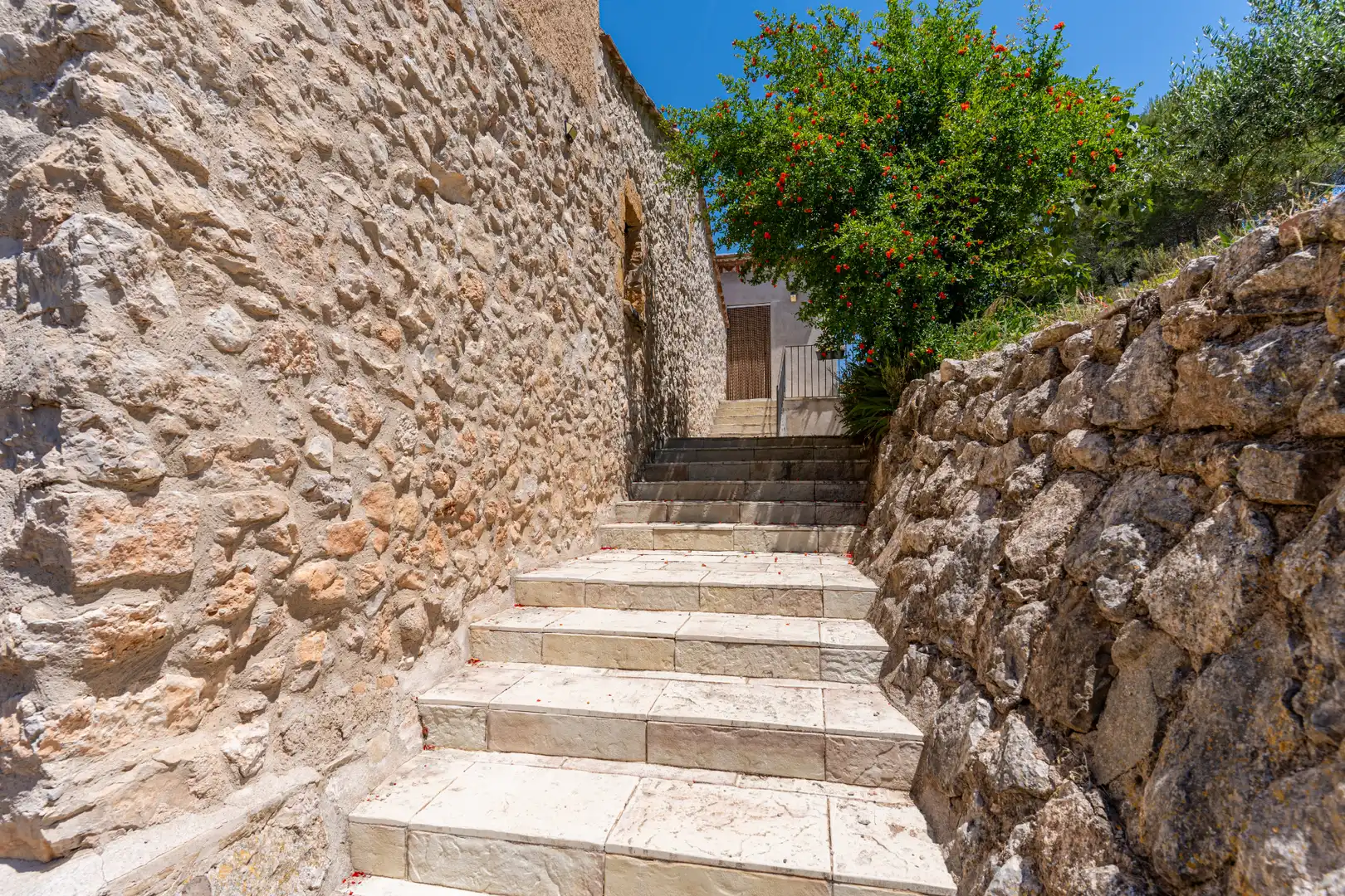 Exterior view of Houses for sale in Montblanc  with Air Conditioner, Heating and Private garden