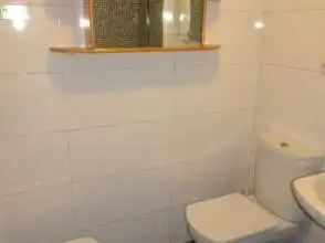 Badezimmer von Wohnung zur Miete in Gijón  mit Heizung, Parkett und Möbliert