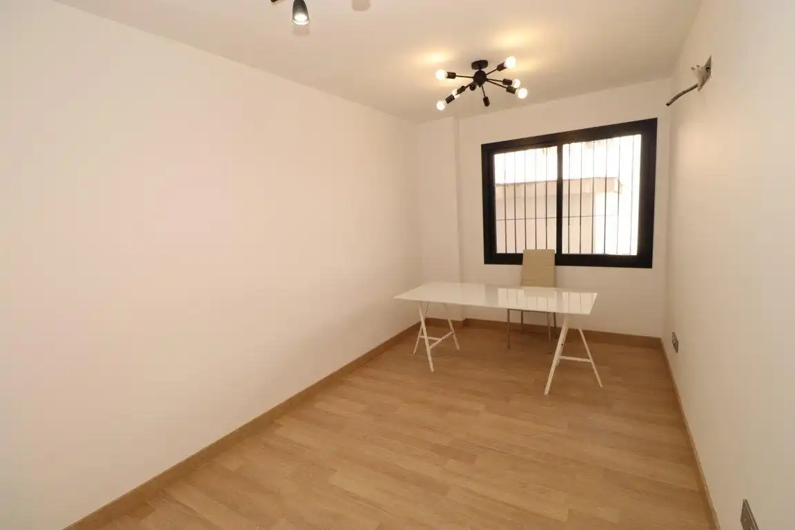 Office for rent in Alhaurín El Grande  with Air Conditioner and Furnished
