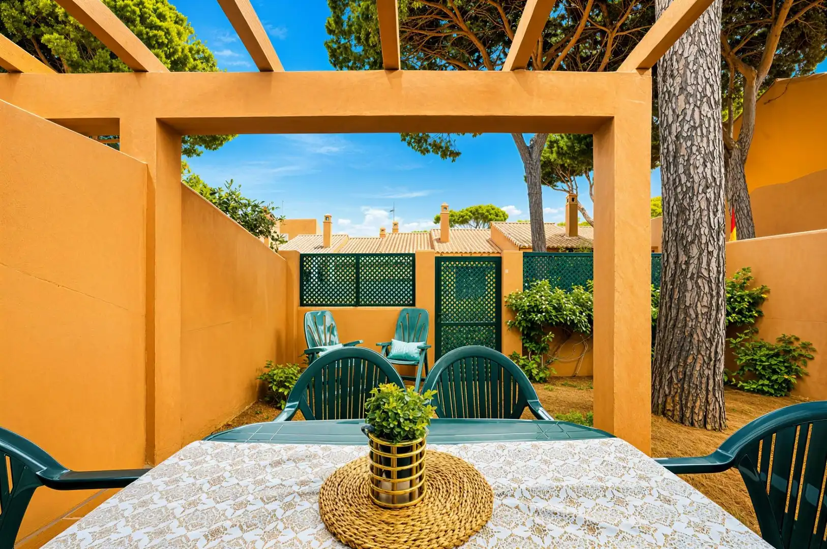 Terrassa de Casa adosada en venda en Chiclana de la Frontera amb Jardí privat, Terrassa i Piscina comunitària