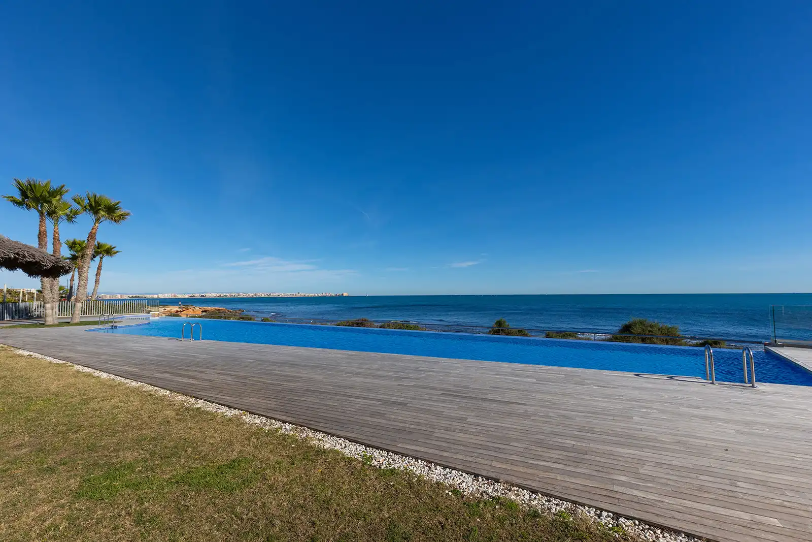 Terrassa de Apartament en venda en Torrevieja amb Terrassa, Traster i Moblat