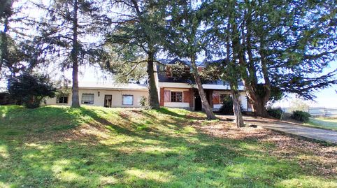 CHALET VENTA SANTA MARTA DE TORMES. Urbis te ofrece una parcela con dos chalets en venta en Santa Marta de Tormes, Salamanca.