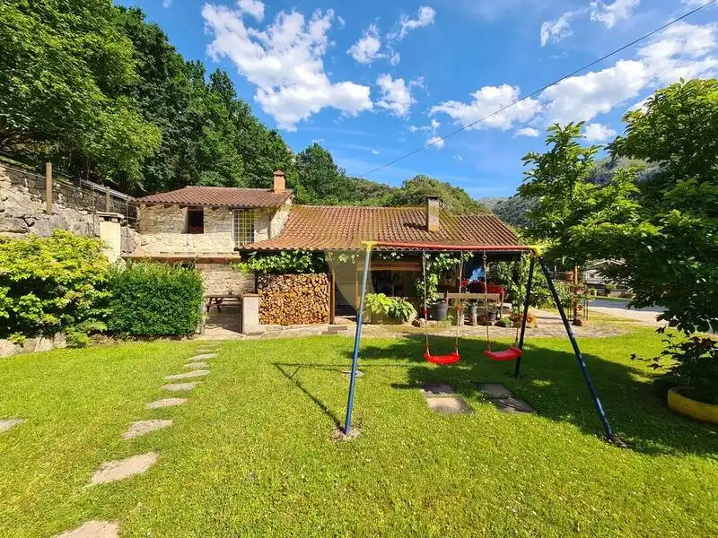 Jardí de Casa o xalet en venda en Peñamellera Alta amb Calefacció, Jardí privat i Terrassa