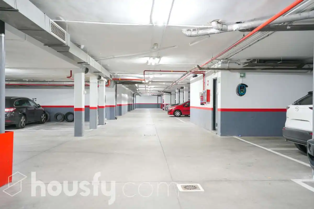 Parking de Planta baja en venta en Las Rozas de Madrid con Aire acondicionado, Calefacción y Jardín privado
