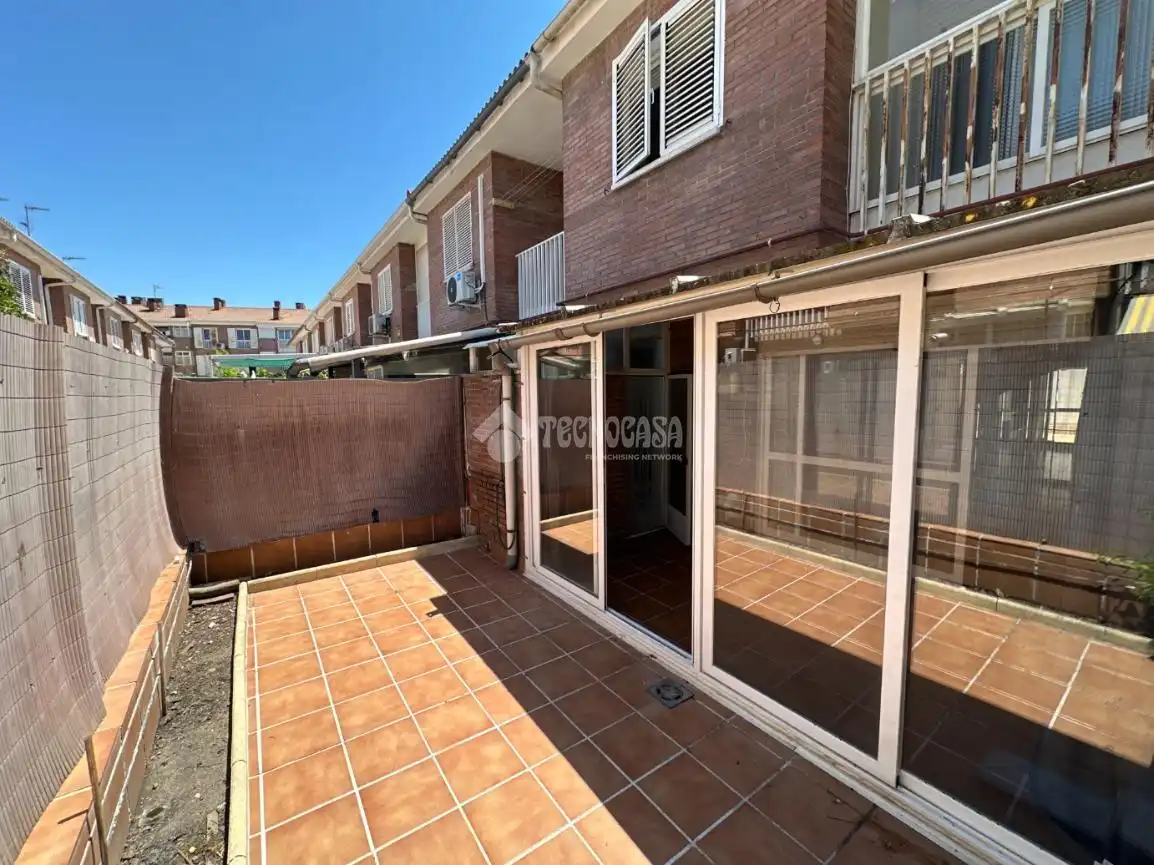 Casa aparellada en venda a Marchamalo, imagen 15