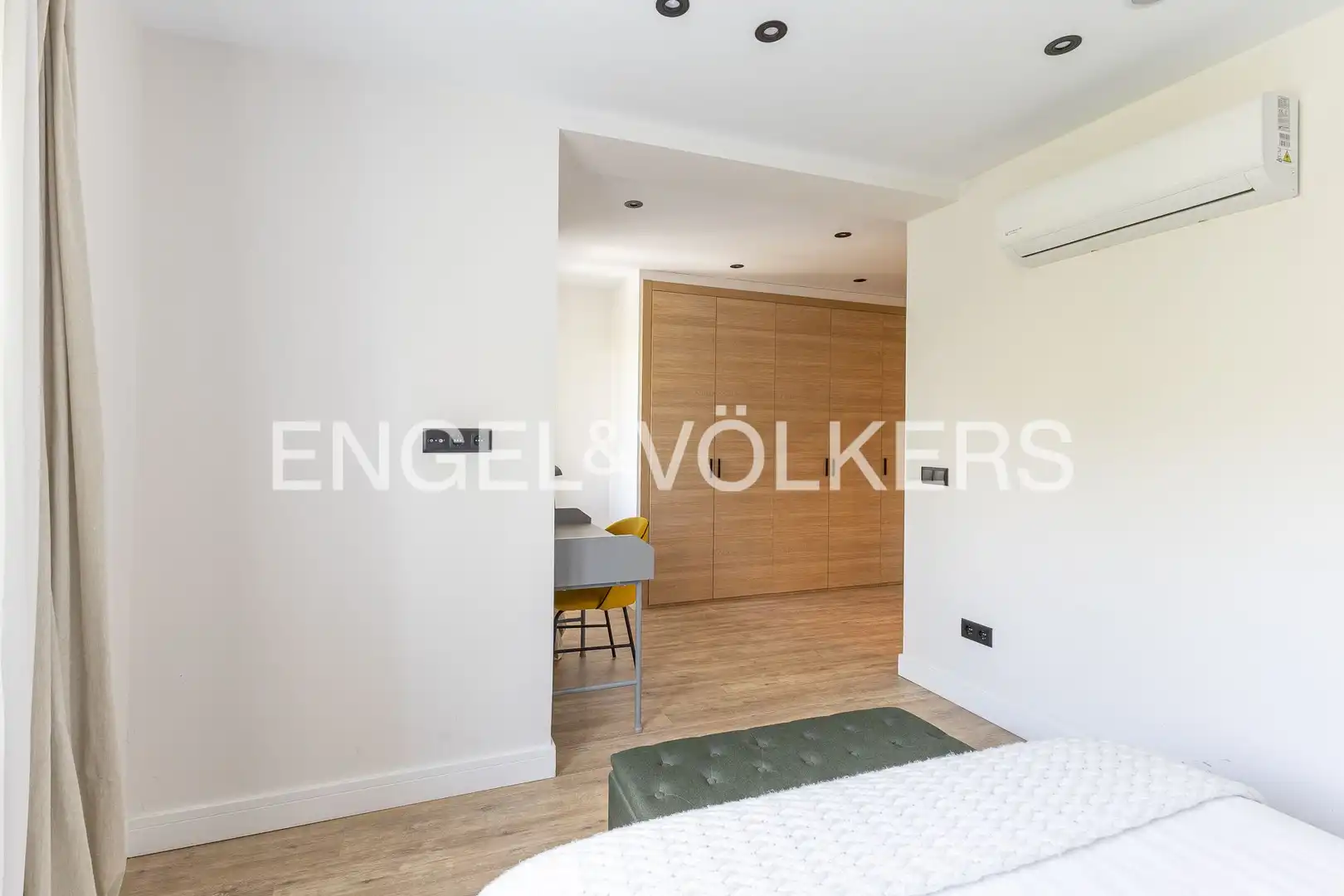 Bedroom of Flat for rent in Madrid  with Air Conditioner, Heating and Terrace