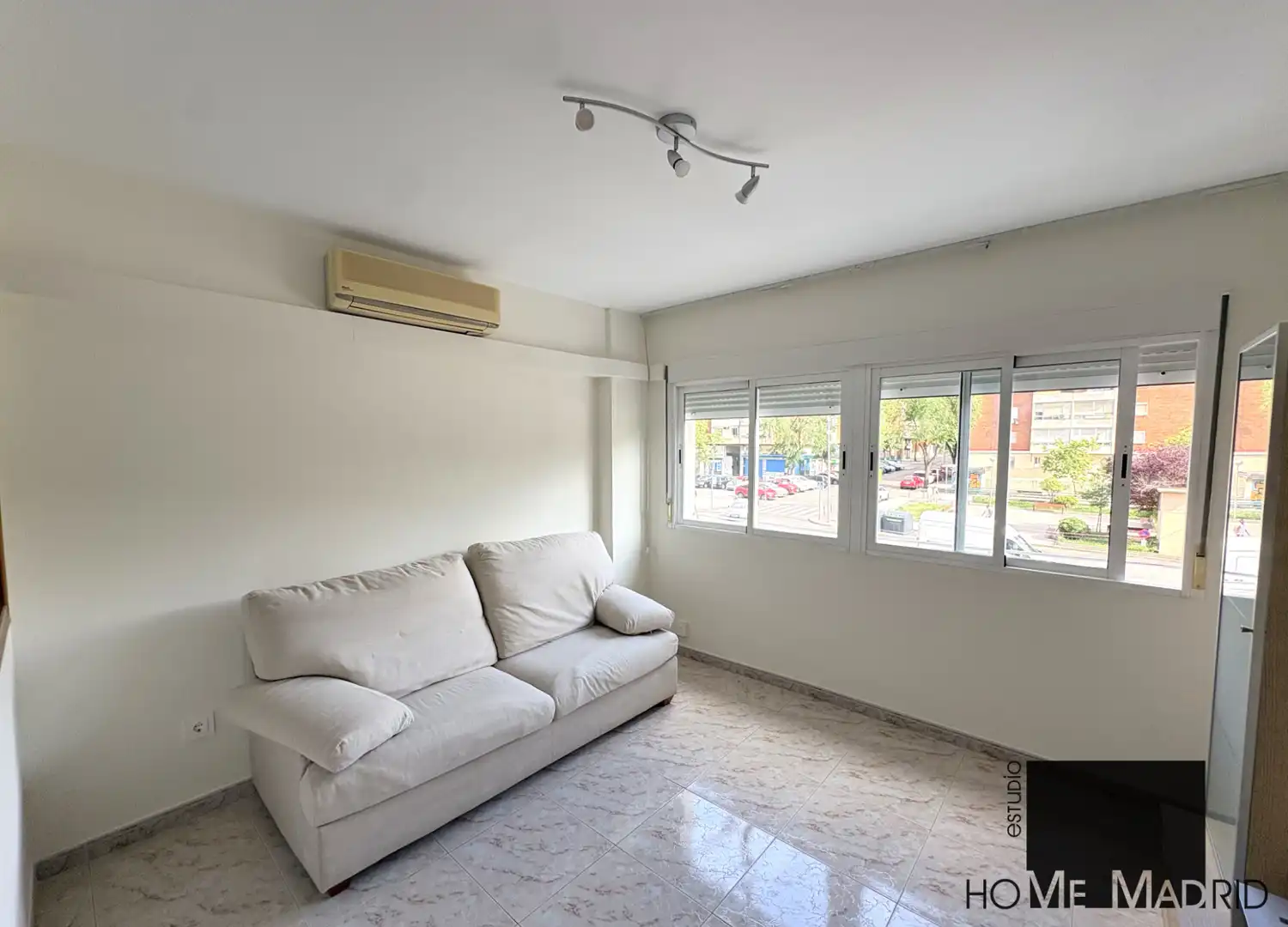 Wohnung zur Miete in Calle de La Bañeza, Pilar
