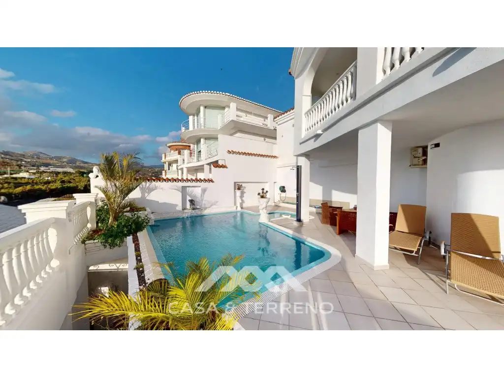 Vista exterior de Casa o chalet en venta en Torrox con Aire acondicionado, Terraza y Piscina