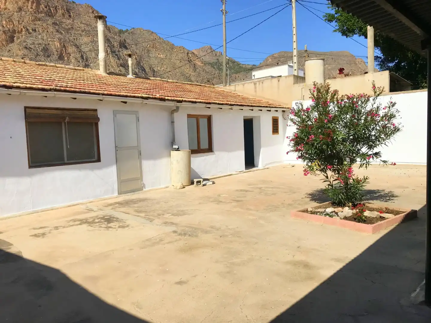 Vista exterior de Finca rústica en venda en Orihuela amb Aire condicionat, Jardí privat i Traster