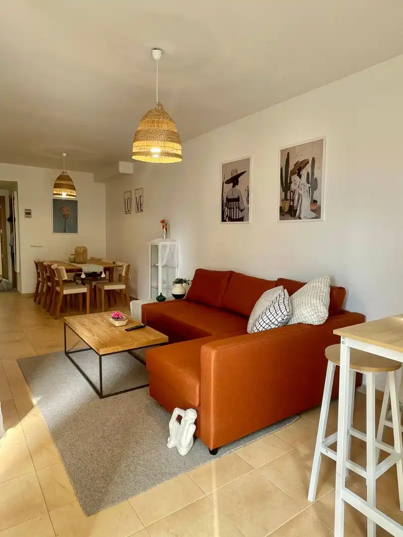 Sala de estar de Apartamento de alquiler en El Ejido con Aire acondicionado, Calefacción y Jardín privado