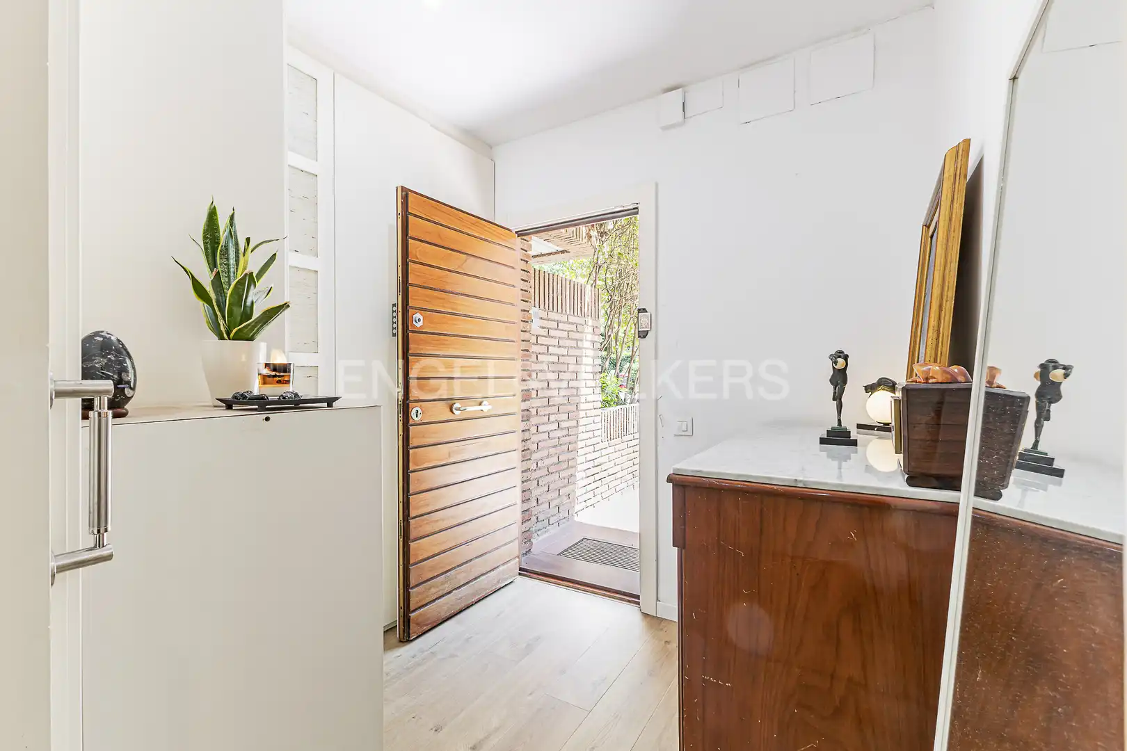 Vista exterior de Piso en venta en Barcelona con Aire acondicionado, Calefacción y Parquet