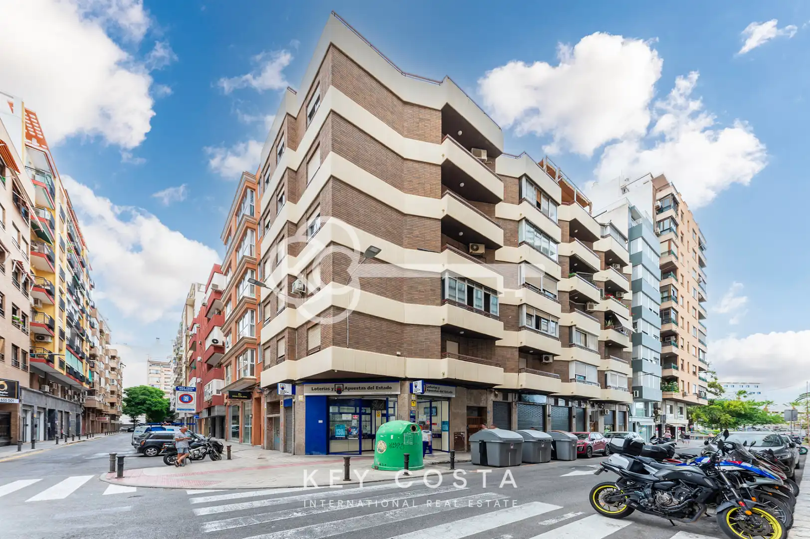 Außenansicht von Wohnung zum Verkauf in Alicante / Alacant mit Klimaanlage, Ofen und Waschmaschine