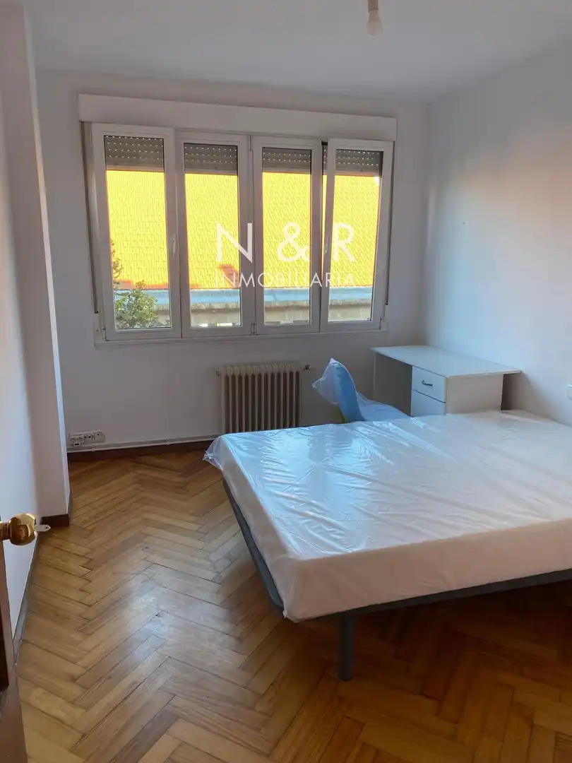 Habitación de Piso en venta en Santiago de Compostela  con Calefacción y Amueblado