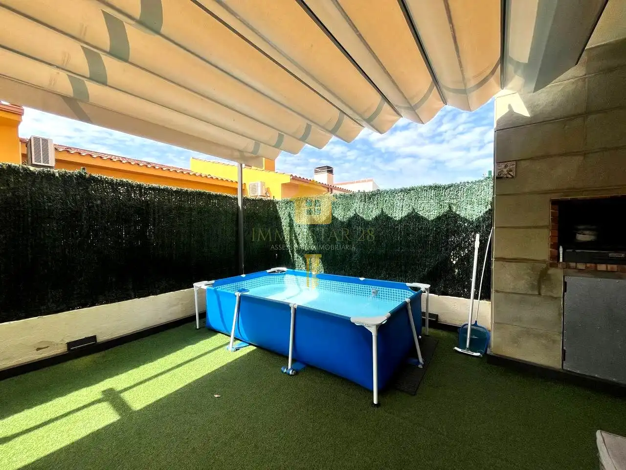 Piscina de Casa adosada en venda en Palau-saverdera amb Aire condicionat, Calefacció i Jardí privat