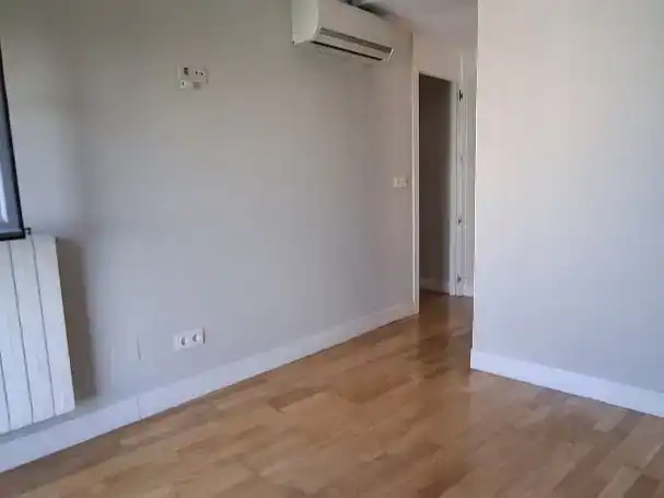 Schlafzimmer von Wohnung zur Miete in  Madrid Capital mit Klimaanlage und Schwimmbad