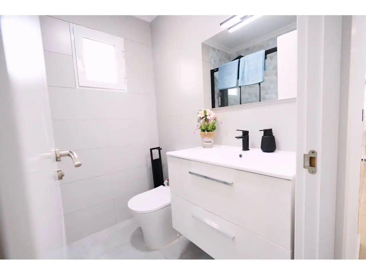 Baño de Piso en venta en Benicarló con Aire acondicionado y Amueblado