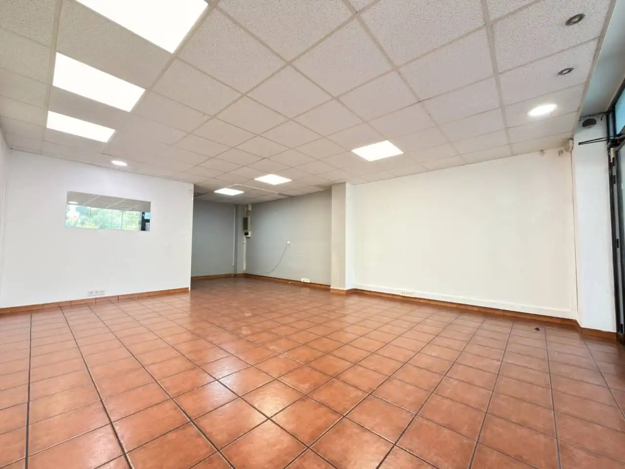 Local comercial en venda a Calle Mare de Déu de Port, imagen 3