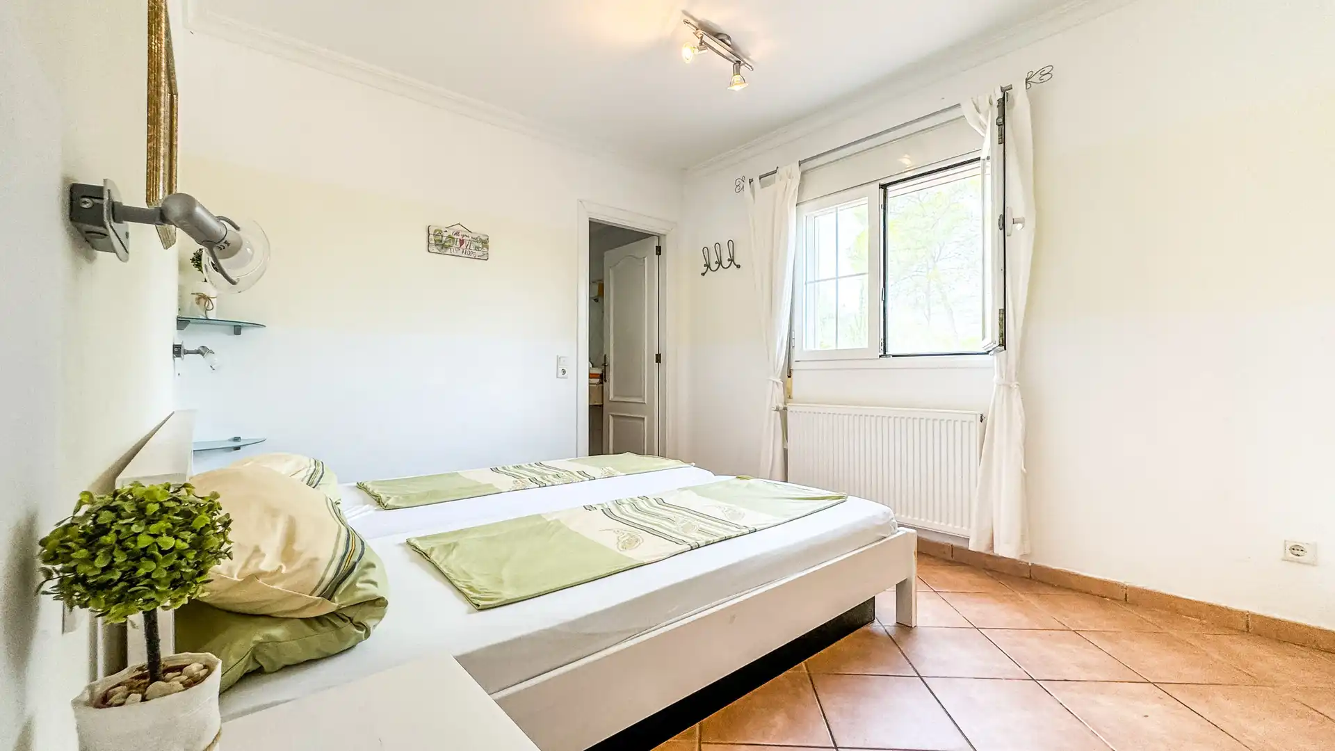 Habitación de Planta baja en venta en Calvià con Terraza y Balcón