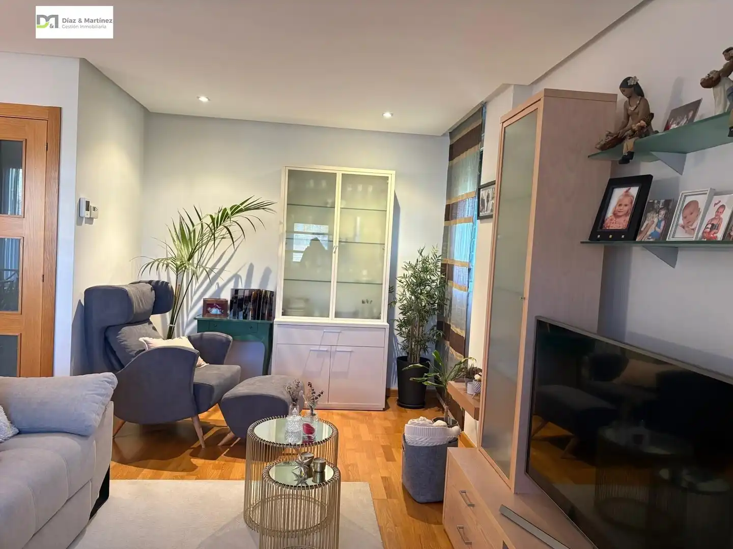 Sala de estar de Casa o chalet en venta en San Andrés del Rabanedo con Calefacción, Jardín privado y Parquet