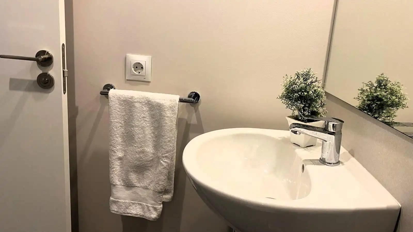 Flat with terrace to rent in JAPON, imagen 17