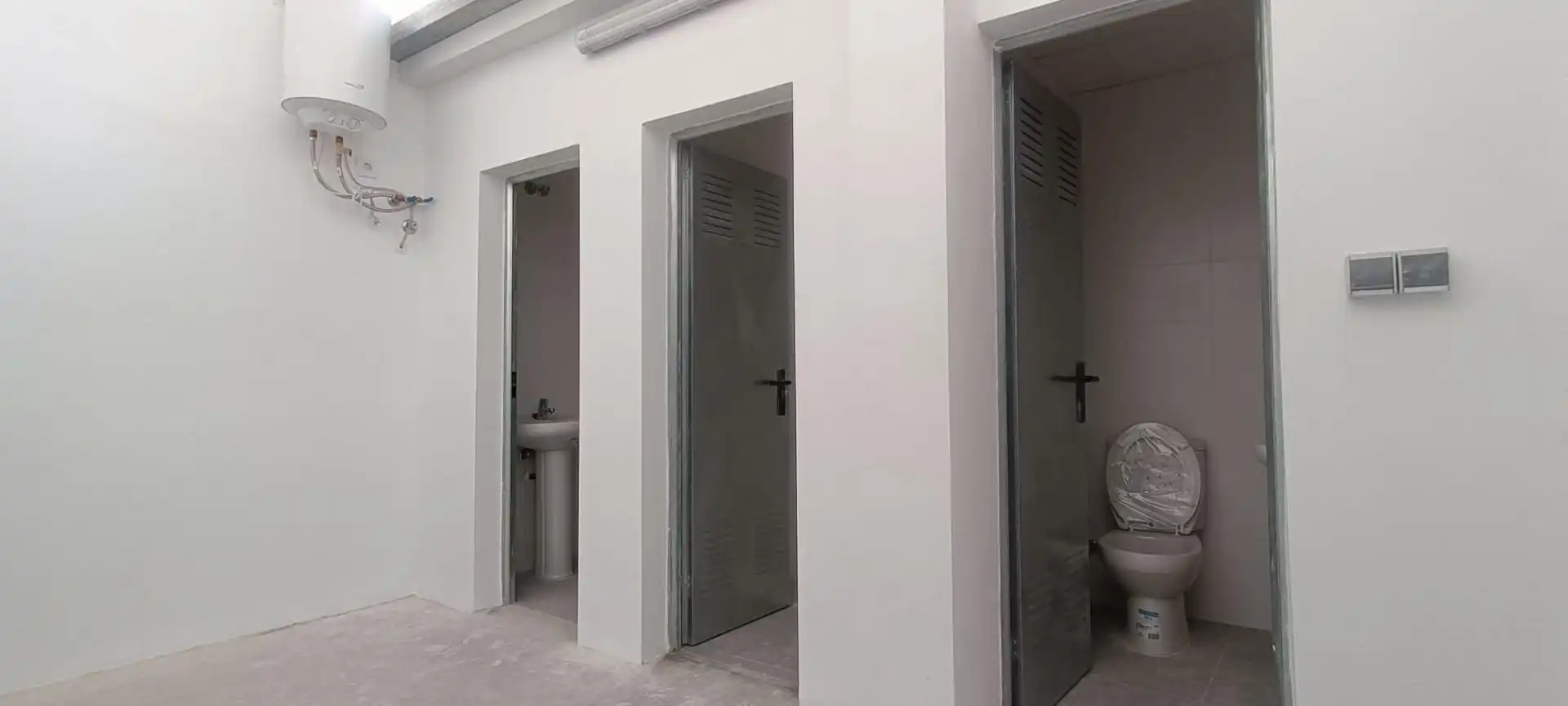 Badezimmer von Fabrikhallen zur Miete in Elche / Elx