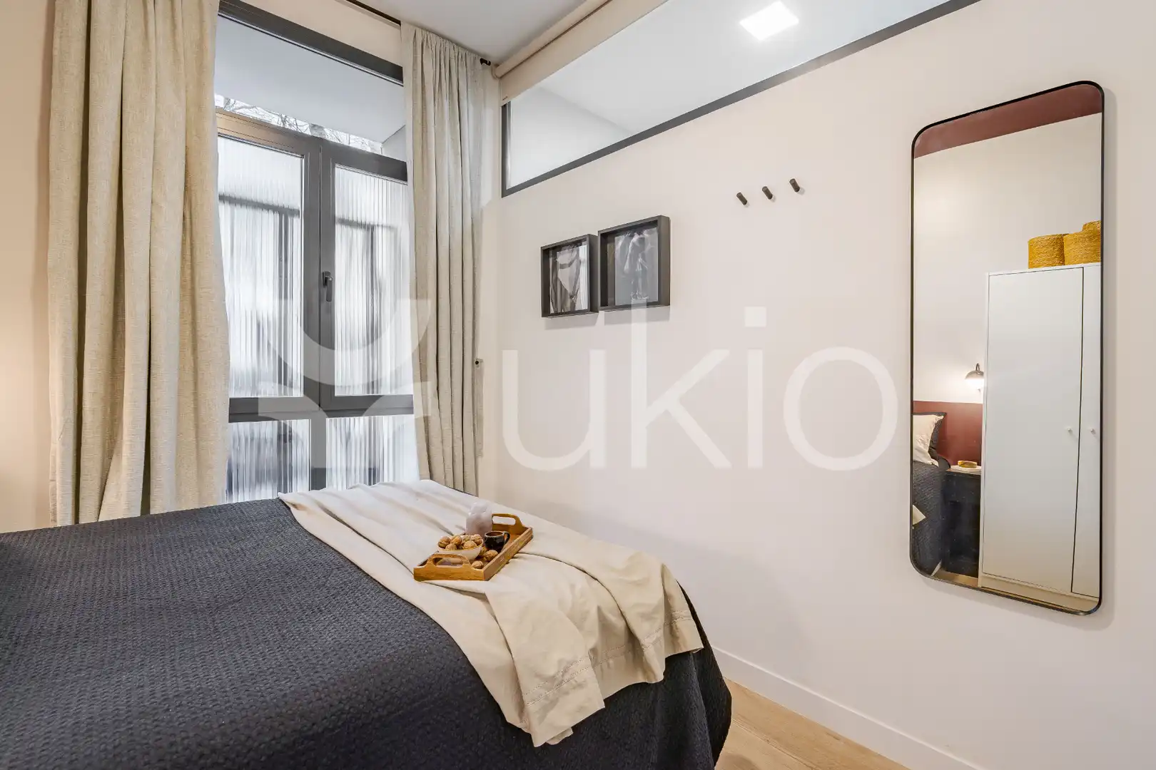 Dormitori de Apartament de lloguer en Madrid amb Calefacció, Moblat i Forn