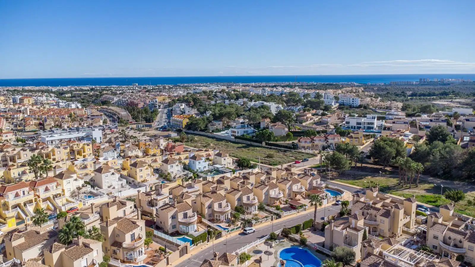 Vista exterior de Casa adosada en venta en Orihuela con Jardín privado, Terraza y Piscina