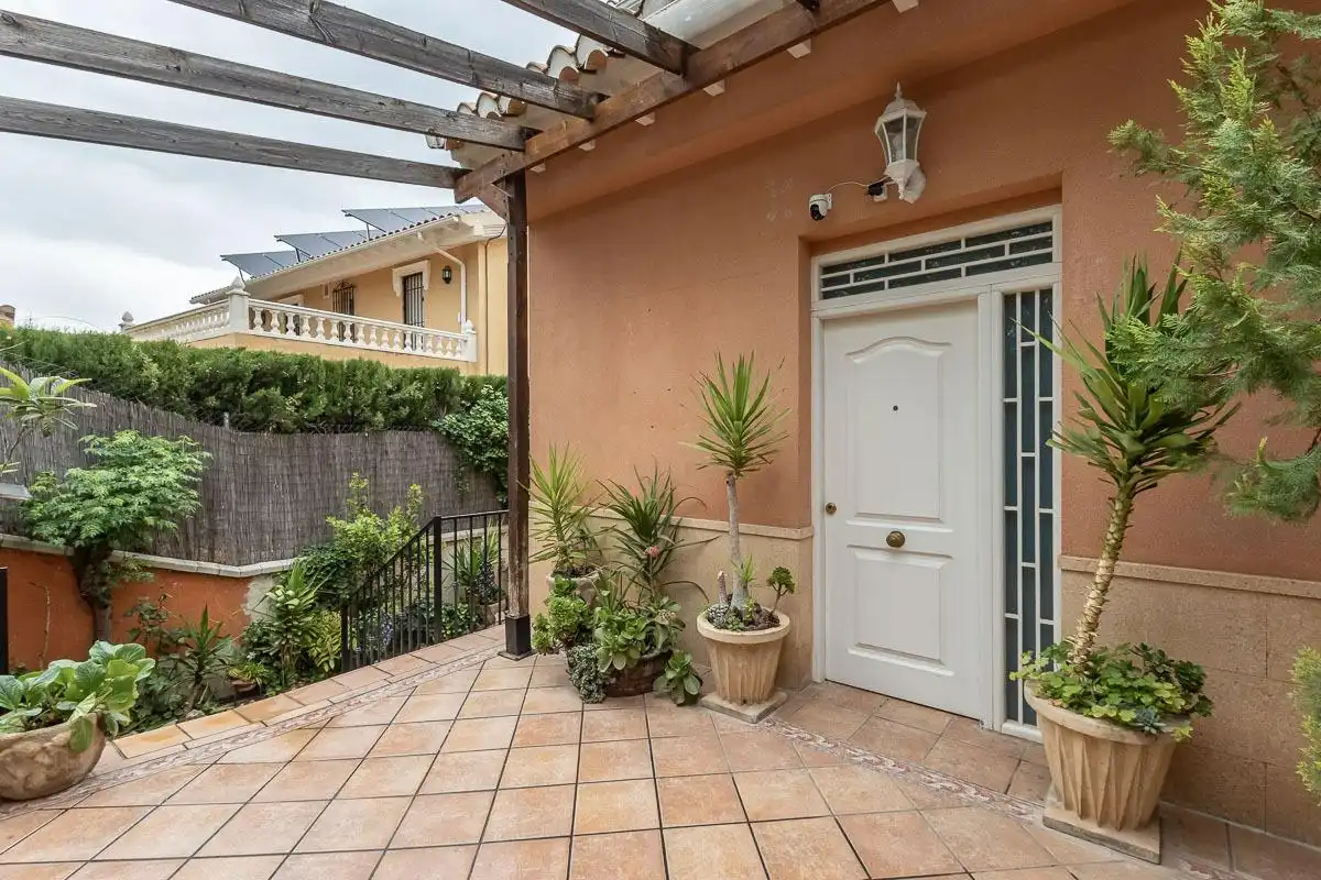 Chalet con jardín en venta en Gójar, imagen 4