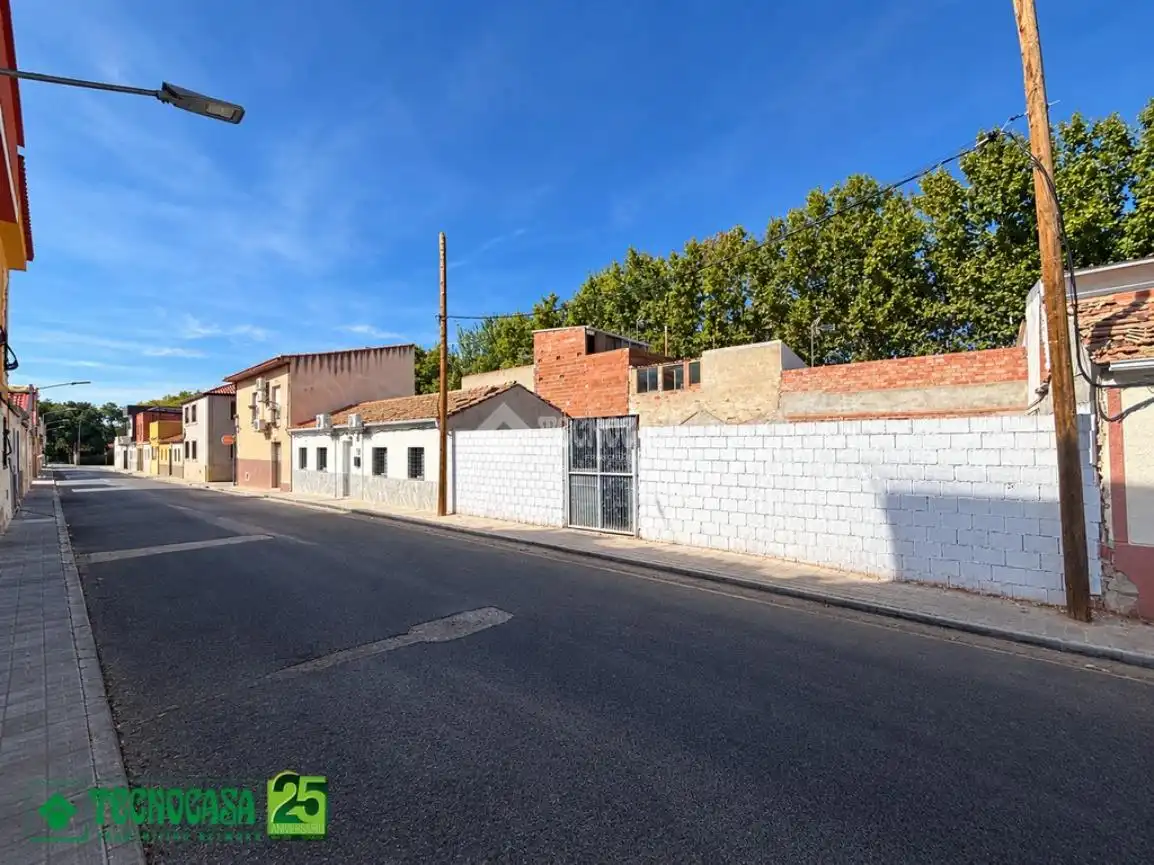 Terreno residencial en venta en C. Rey Alfonso el Bravo