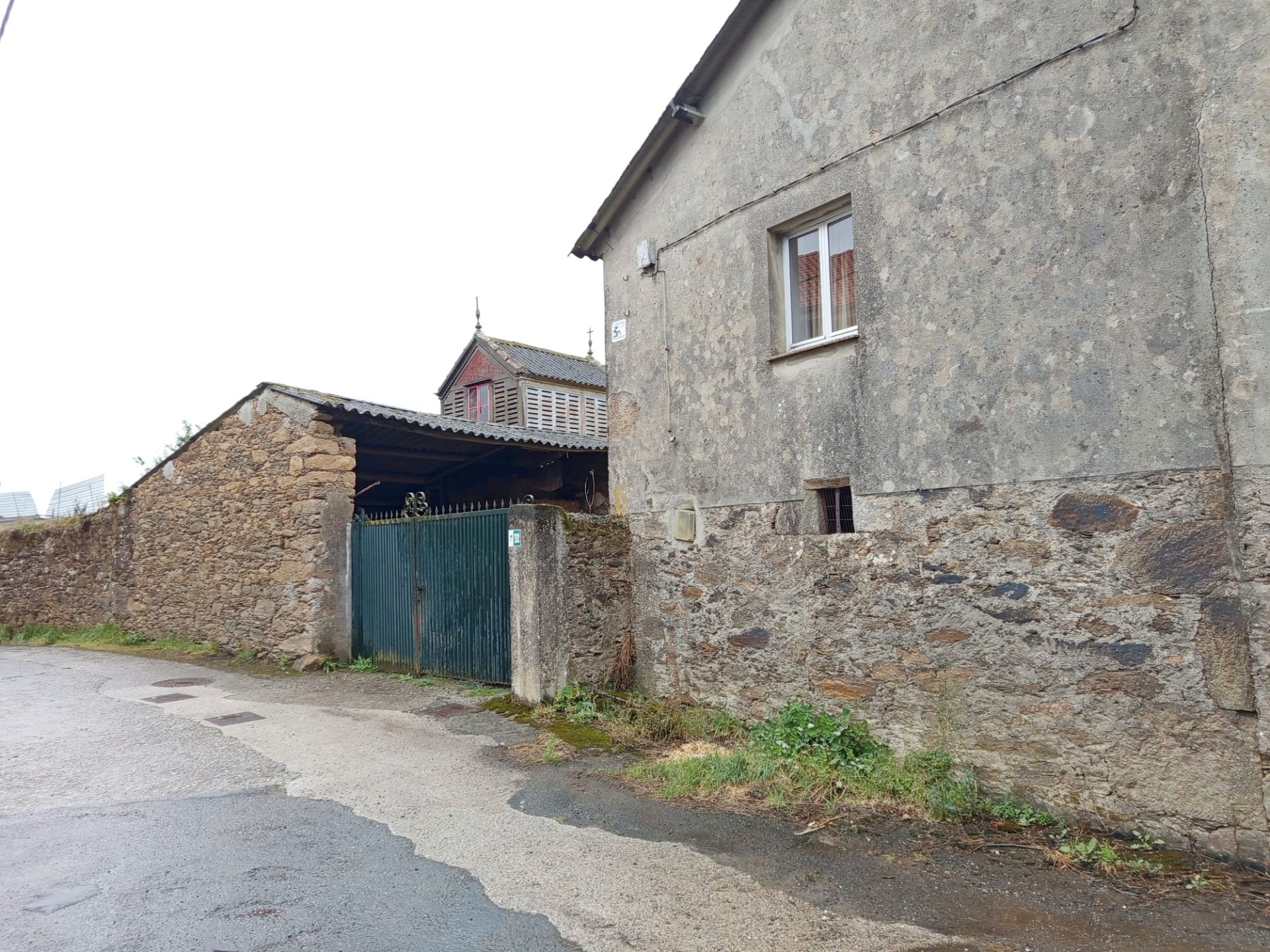 Vista exterior de Casa o xalet en venda en Carballo amb Jardí privat