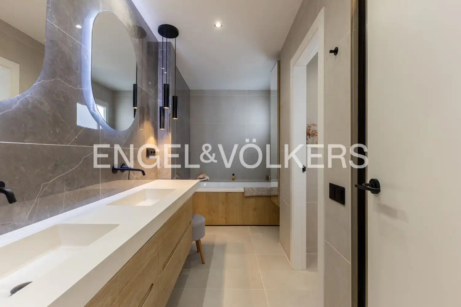 Bathroom of Flat for sale in Valencia  with Air Conditioner, Heating and Balcony