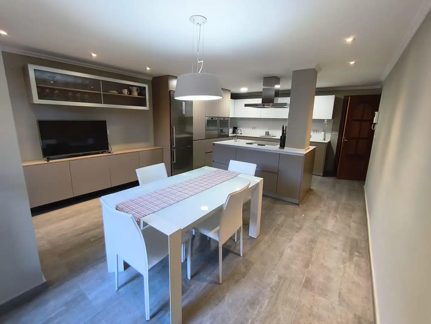 Cocina de Piso de alquiler en Pozuelo de Alarcón con Calefacción, Jardín privado y Terraza