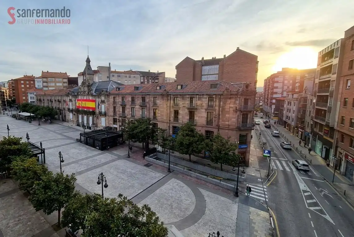 Vista exterior de Piso en venta en Torrelavega  con Parquet