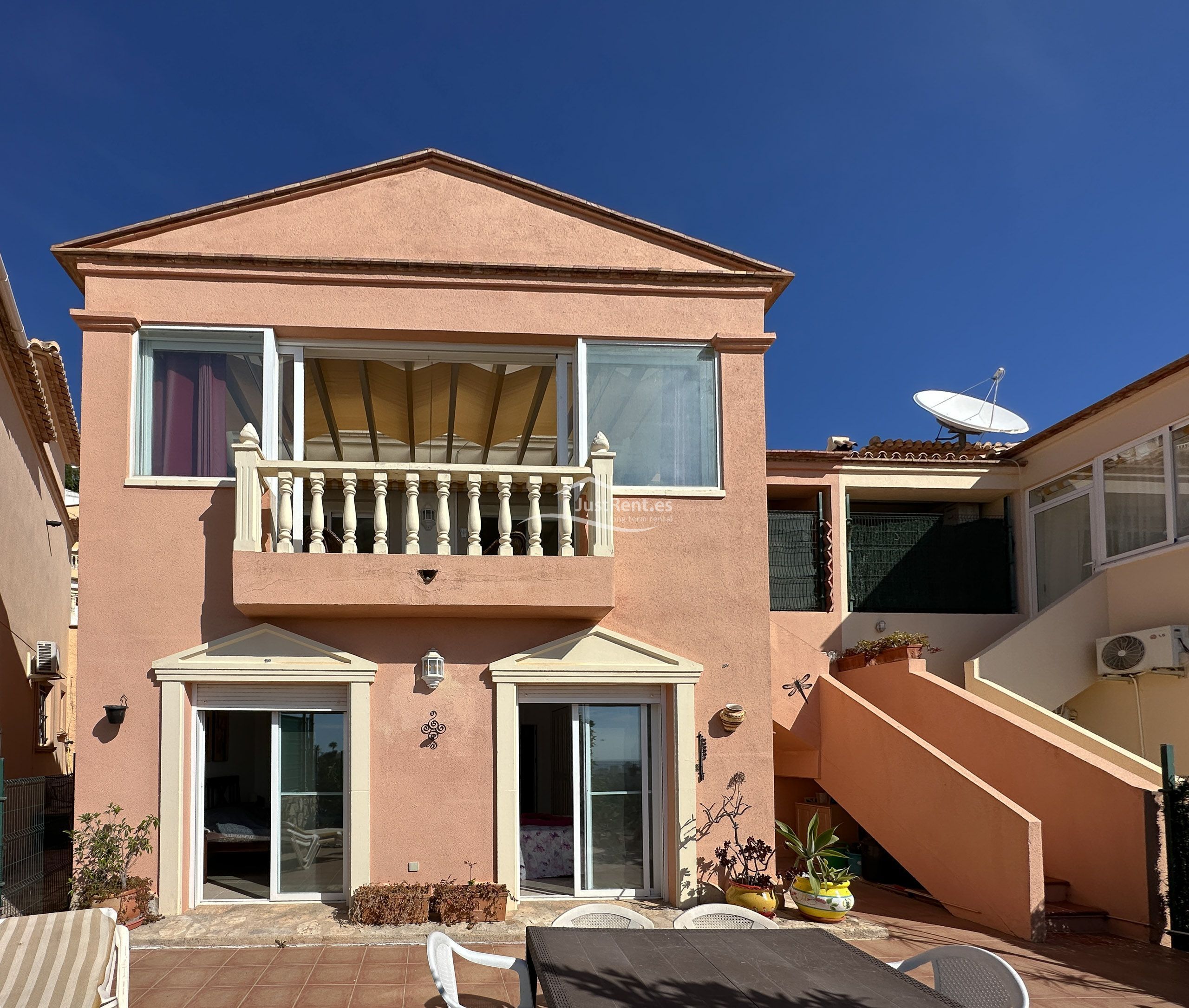 Vista exterior de Casa o xalet de lloguer en Calpe / Calp amb Jardí privat, Terrassa i Traster