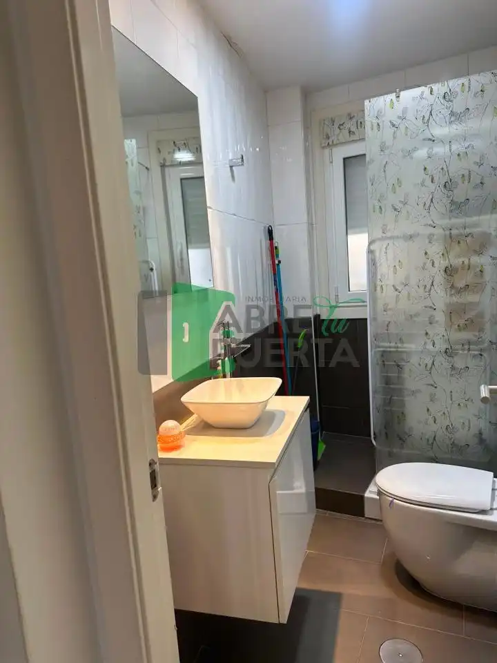 Baño de Dúplex de alquiler en Ourense Capital  con Calefacción y Terraza