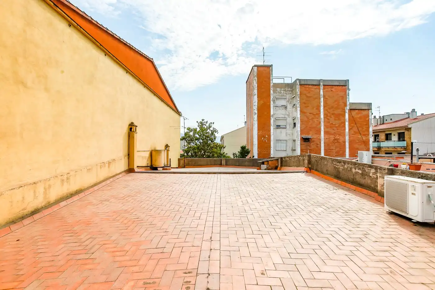 Exterior view of Country homes for sale in Sant Vicenç Dels Horts  with Terrace