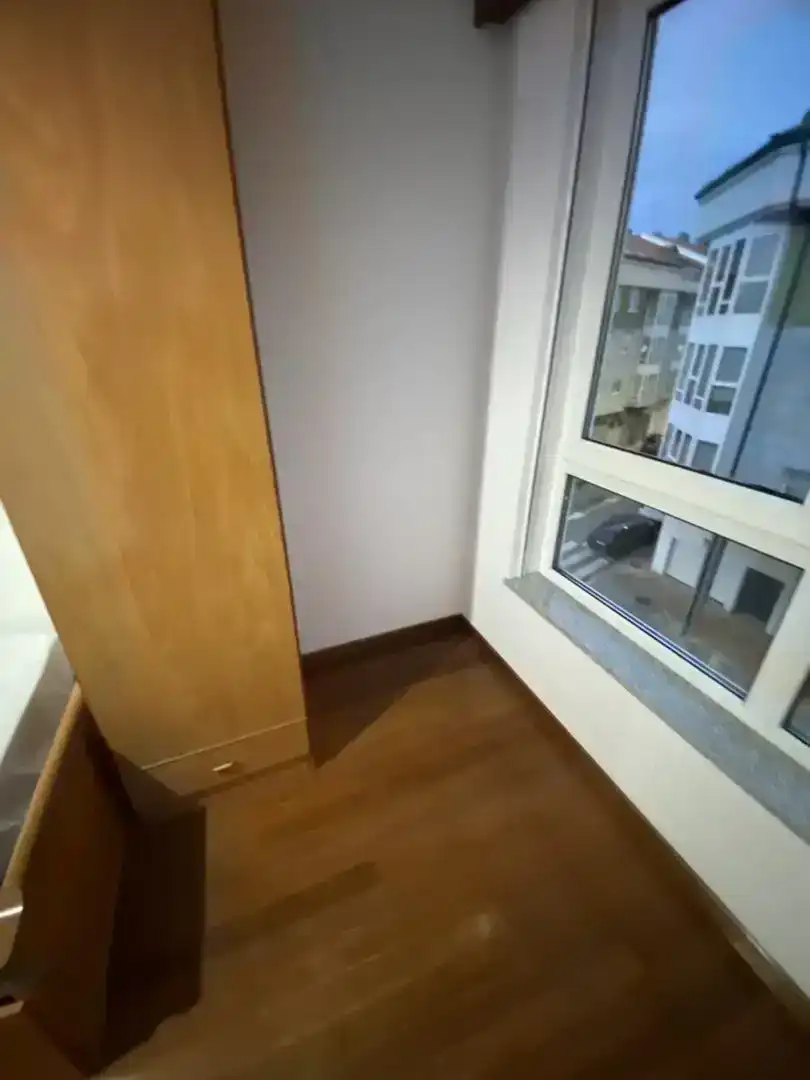 Schlafzimmer von Wohnungen zur Miete in Noia mit Abstellraum, Ofen und Waschmaschine