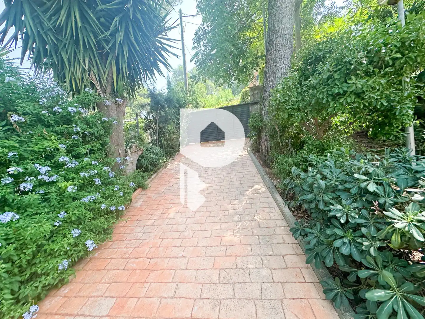 Vista exterior de Casa o xalet en venda en Pallejà amb Aire condicionat, Calefacció i Jardí privat